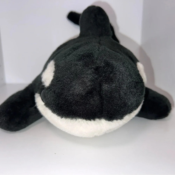 Seaworld ,Shamu the orca whale, 16 inches long 12 inches wide to 6 in wide - Picture 5 of 8